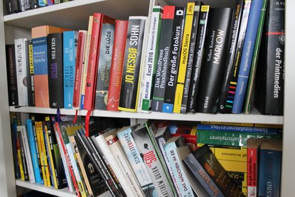 Bücherregal