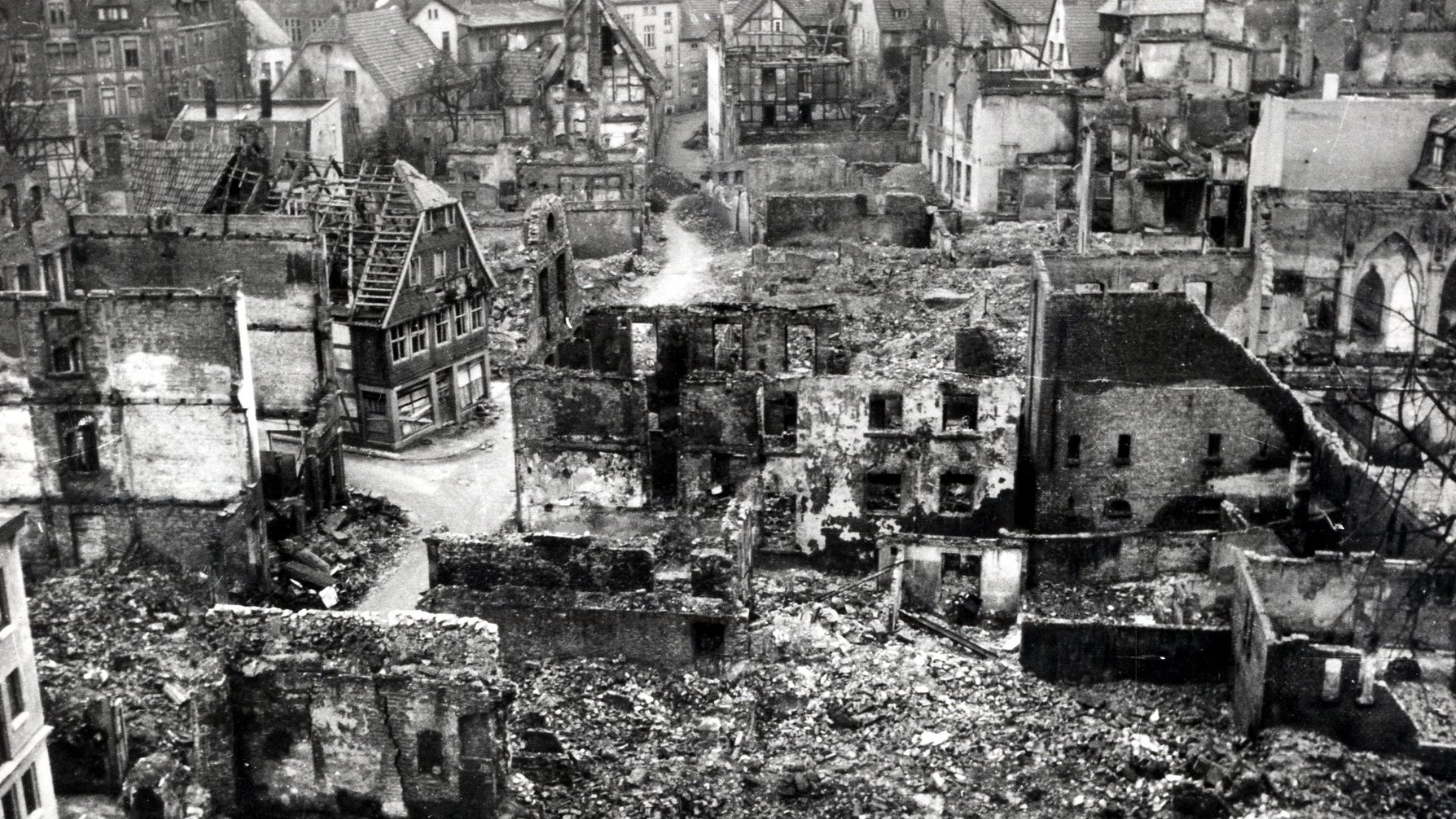 Die Bielefelder Altstadt zwischen Welle, Am Bach und Waldhof nach den Bombenangriffen